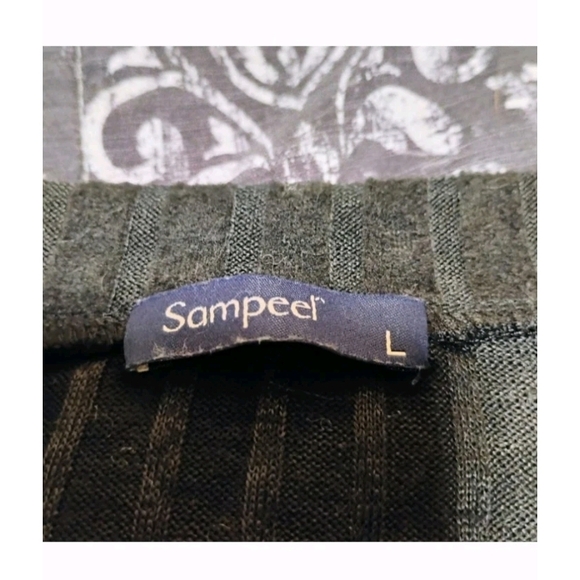 Chic V-Neck Ribbed Sweater - Black - Picture 2 of 7